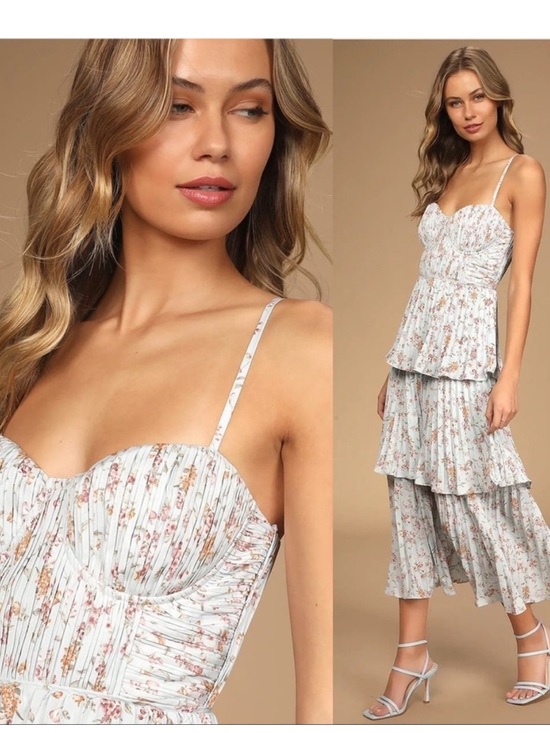 Dresses & Skirts - Lulus Lulus Cascading Crush pale blue floral print tiered bustier midi dress